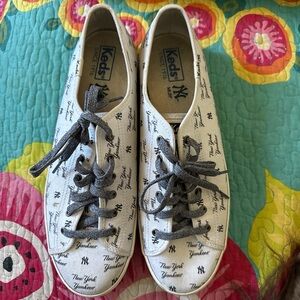 Keds White New York Yankees Script Canvas Sneakers with Gray Laces